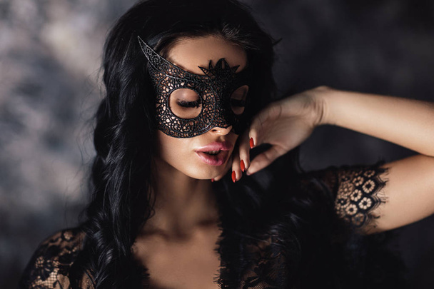 portrait of sexy beautiful woman in lace lingerie and carnival mask - Foto, imagen
