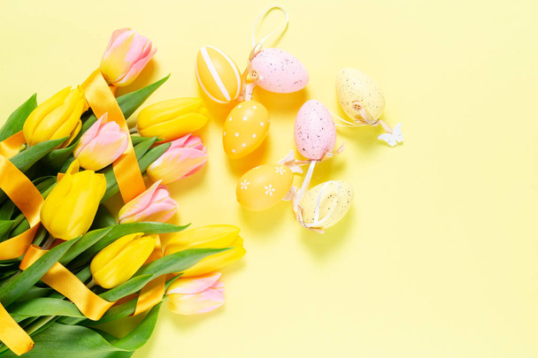 Easter scene with colored eggs - Foto, Imagem