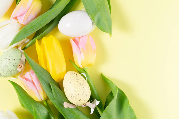 Easter scene with colored eggs - Φωτογραφία, εικόνα