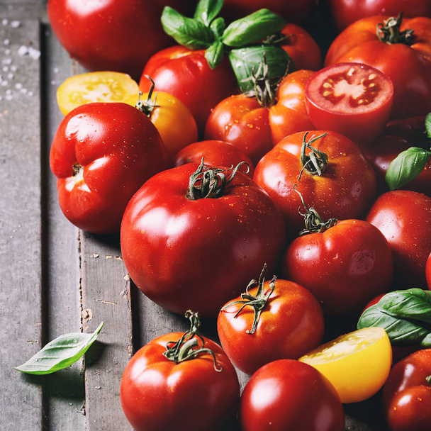 Ripe fresh tomatoes - Foto, afbeelding