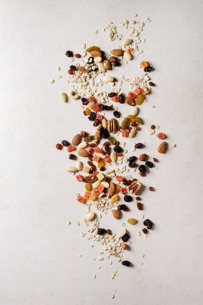 Разнообразие сухофруктов и орехов
 - Фото, изображение