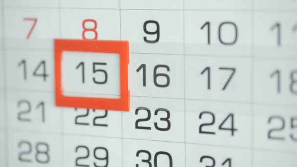 Womans hand in office changes date at wall calendar. Changes 15 to 16 - Footage, Video