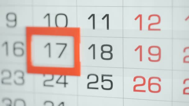 Womans hand in office changes date at wall calendar. Changes 107 to 18 - Footage, Video