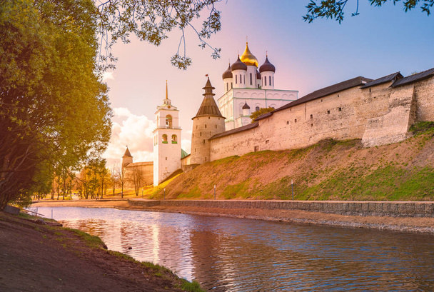 Pskov church and kremlin with blue cloudy sky - Fotoğraf, Görsel