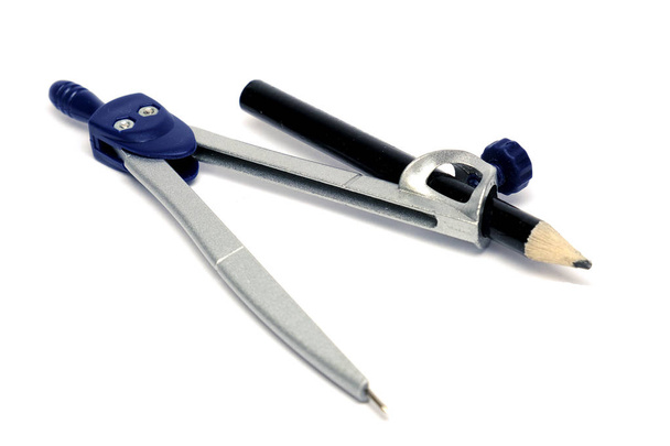металлические компасы с простым карандашом
 - Фото, изображение