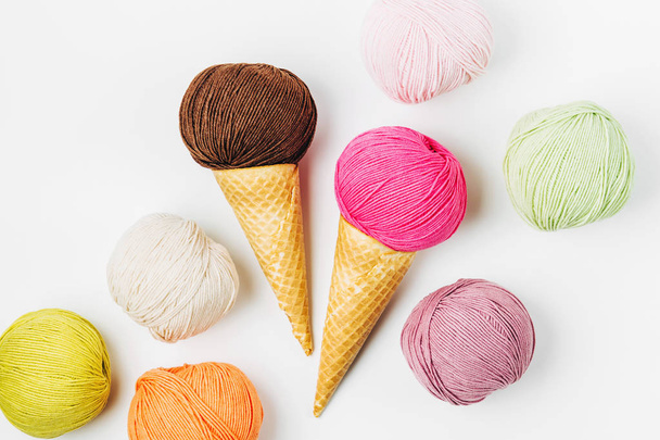 Ice cream cone with ball of yarn - Foto, imagen