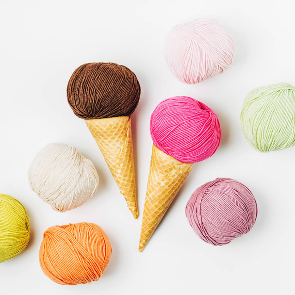 Ice cream cone with ball of yarn - Фото, зображення