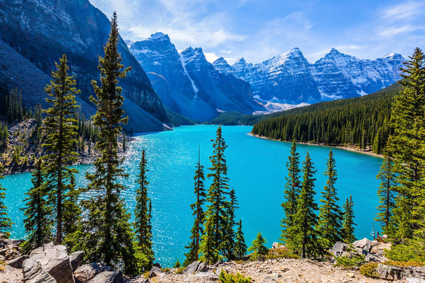 Lake Moraine with emerald water  - 写真・画像