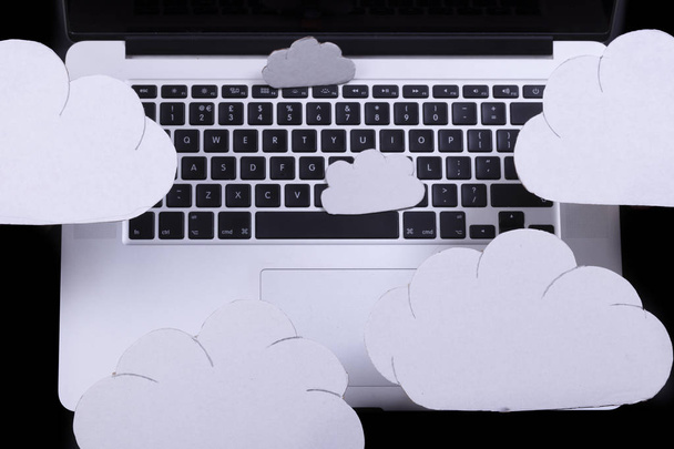Concetto di cloud computing su computer portatile
 - Foto, immagini
