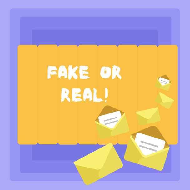 Käsikirjoitus Fake or Realista. Business valokuva esittelee tarkistaa, jos tuotteet ovat alkuperäisiä tai ei tarkista laatua
. - Valokuva, kuva