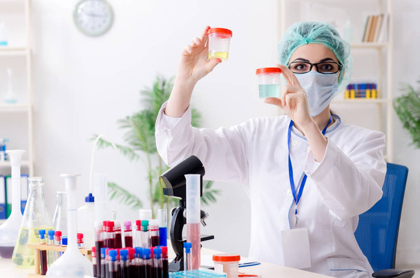 Young female chemist working in the lab  - Zdjęcie, obraz