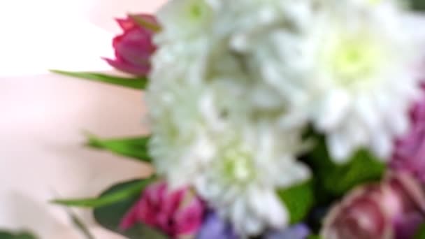 Красивий букет з квітів
 - Кадри, відео