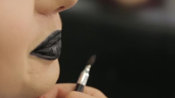 schwarzer Lippenstift auf den Lippen - Filmmaterial, Video