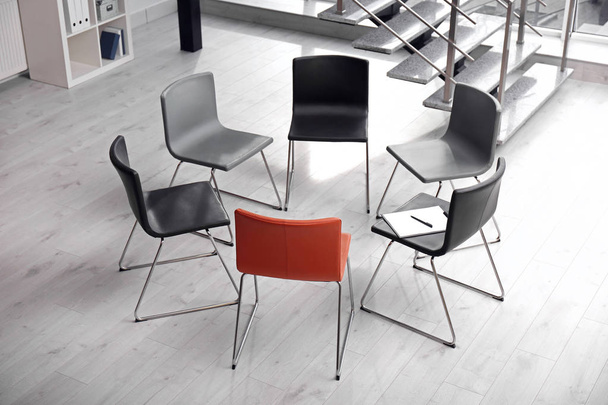 Chairs prepared for group therapy session in office. Meeting room interior - Foto, Bild