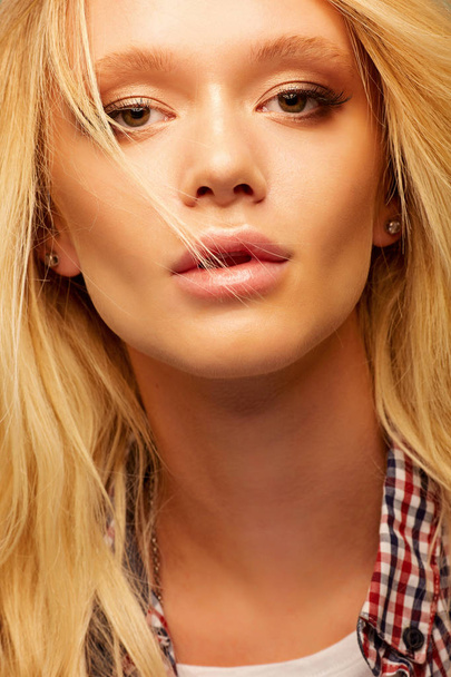 portrait of a beautiful blonde close-up - Fotó, kép