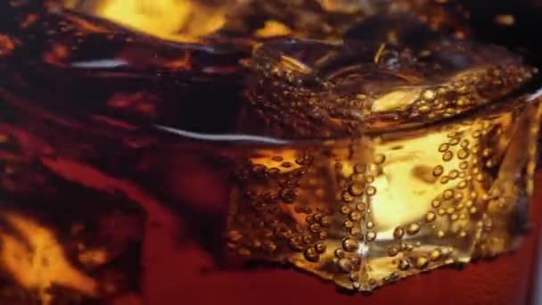 Close up shot of ice cubes in Cola - refreshing soda in slow motion - Imágenes, Vídeo