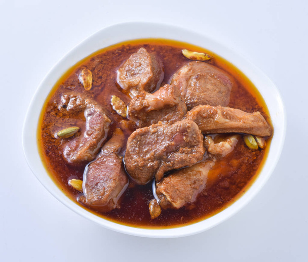Баранина Корма, вкусный соус или густой соус с бараниной мясо и приготовленные в индийских специй и трав
. - Фото, изображение