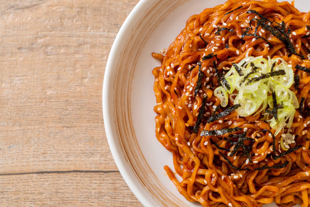 Korean hot and spicy instant noodle with kimchi - Fotografie, Obrázek