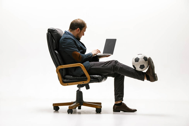 Businessman with football ball in office - Foto, Bild