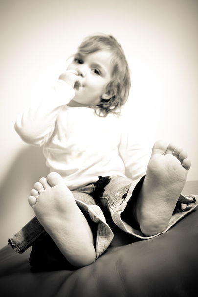 幼児の足のクローズ アップ - 写真・画像