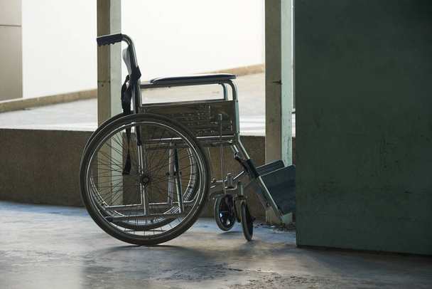 Invalidní vozík parkování v nemocnici - Fotografie, Obrázek
