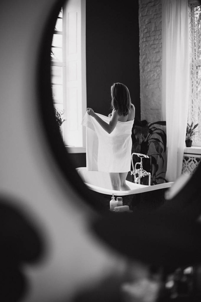 girl bathroom towel reflection mirror - Fotó, kép