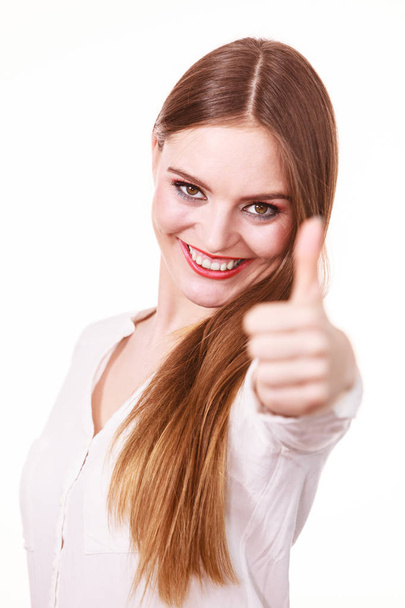 Happy positive brunette woman showing thumb up - Foto, Imagen