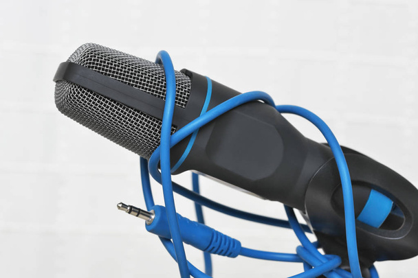 Конденсаторный микрофон для записи звука
  - Фото, изображение