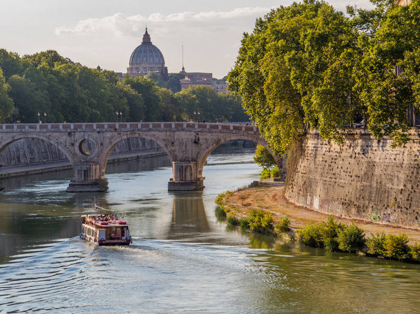 River Tiber, Rome, Italy  - Photo, Image