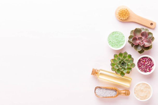Lázně pozadí s ručně vyráběné bio kosmetické a kaktus compositio - Fotografie, Obrázek