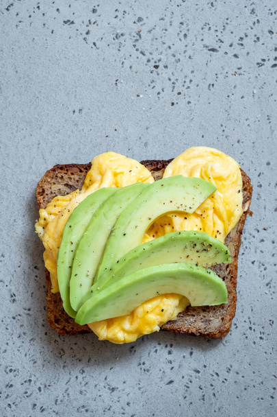 Avocado toast with Egg - Foto, imagen