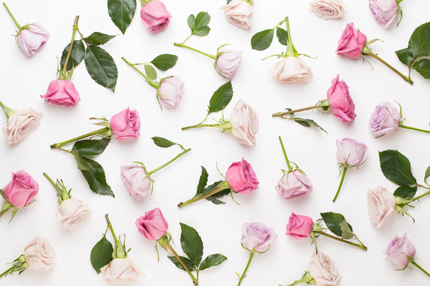 Flowers valentine day composition. Frame made of pink rose on gr - Foto, Bild