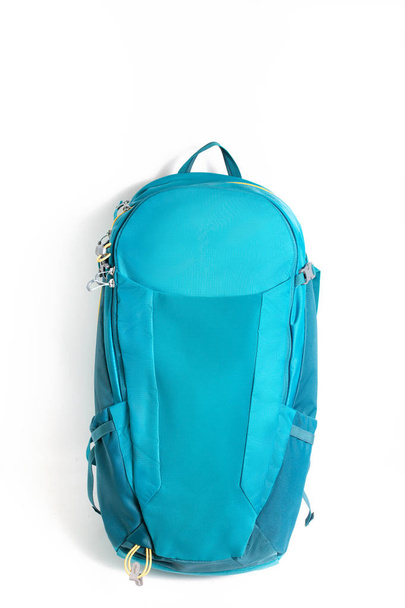 Elszigetelt fehér háttér, iskola vagy túrázás koncepció világos színes hátizsák - Fotó, kép