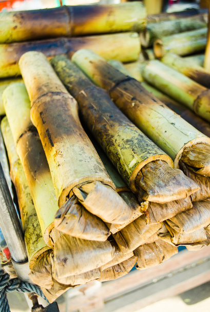 kleefrijst in bamboe - Foto, afbeelding