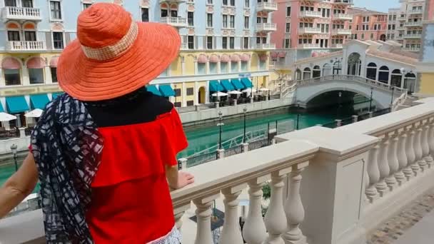 Γυναίκα στη Βενετία της Ντόχα - Πλάνα, βίντεο