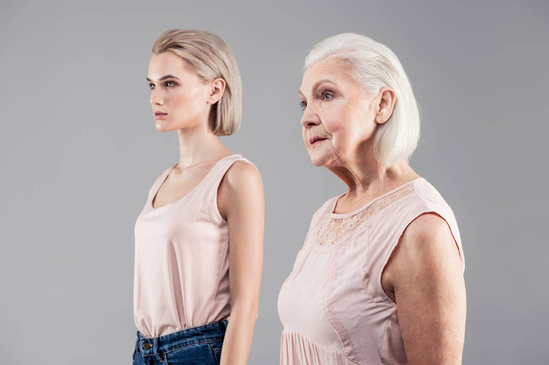 Short-haired women of different ages showing themselves from side - Foto, imagen