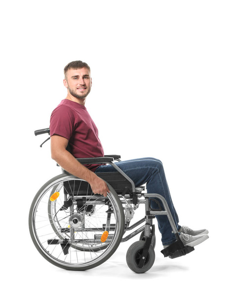 Jovem em cadeira de rodas sobre fundo branco
 - Foto, Imagem