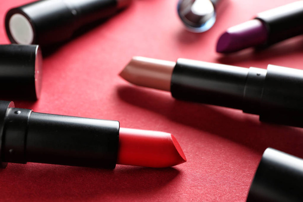 Lipsticks of different shades on color background - Foto, Bild