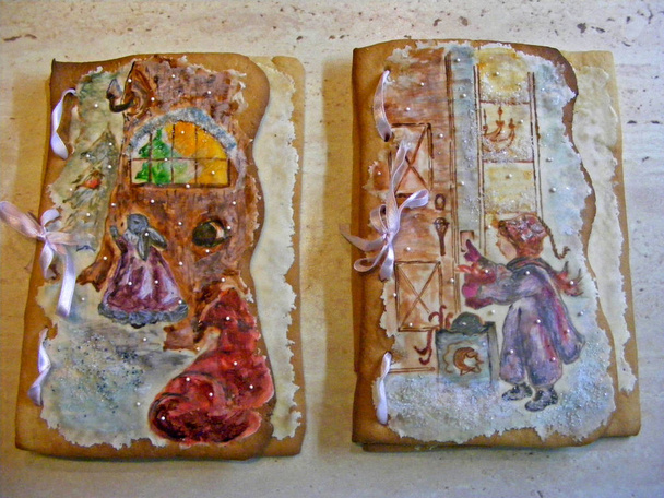 galletas de jengibre en forma de tarjeta, dos pasteles de especias
 - Foto, Imagen