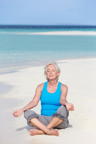 Senior Woman Meditating On Beautiful Beach - Foto, Bild