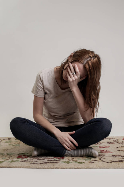 Magányos depressziós nő, csendes szorongás fogalmát portréja - Fotó, kép