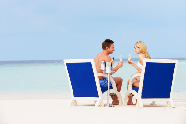 Couple On Beach Relaxing In Chairs And Drinking Champagne - Zdjęcie, obraz