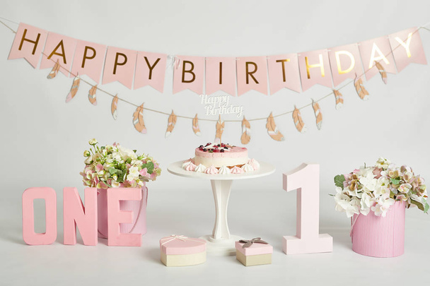 розовое украшение для первого года фотосессии торт разбить
 - Фото, изображение