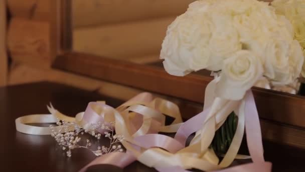 Bouquet of fresh roses. Festive bouquet of fresh flowers. Wedding bridal bouquet. Wedding flowers. - Footage, Video
