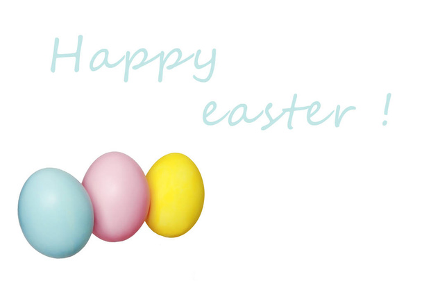 huevos coloridos azul amarillo rosa para vacaciones de Pascua
 - Foto, imagen