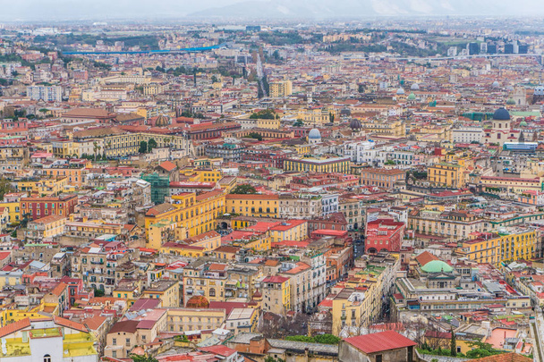 Panorama de Nápoles, vista del puerto en el Golfo de Nápoles. La provincia de Campania. Italia
. - Foto, Imagen