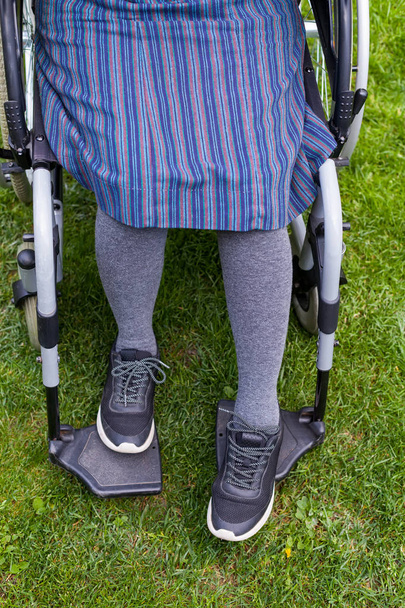 Handicapped elderly woman's feet - Foto, Bild