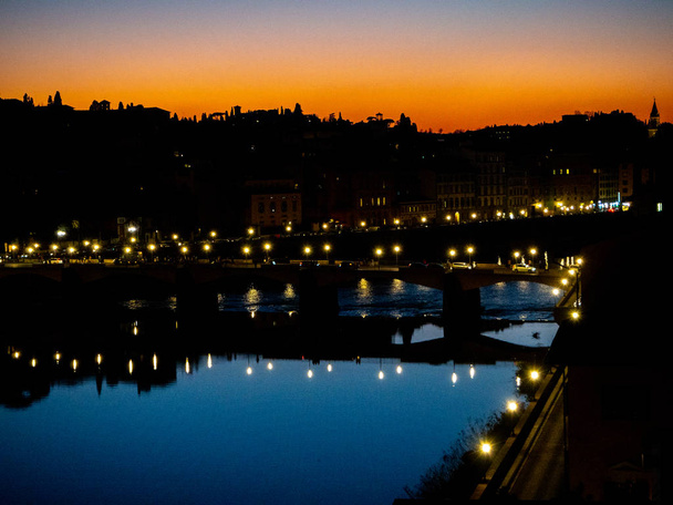 Florenz und der Arno bei Nacht - Foto, Bild