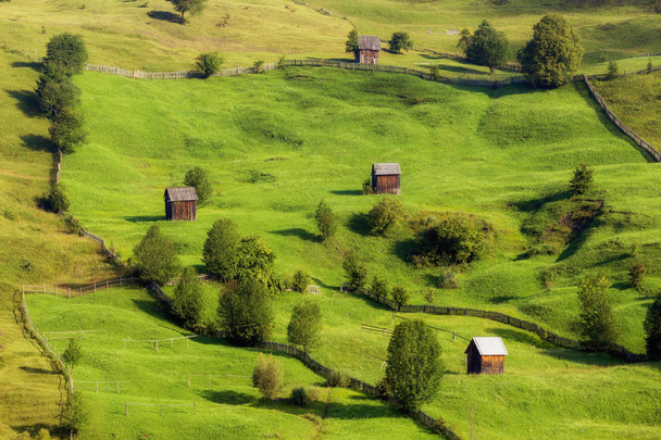 Wiejski krajobraz lato w Rumunii - Zdjęcie, obraz