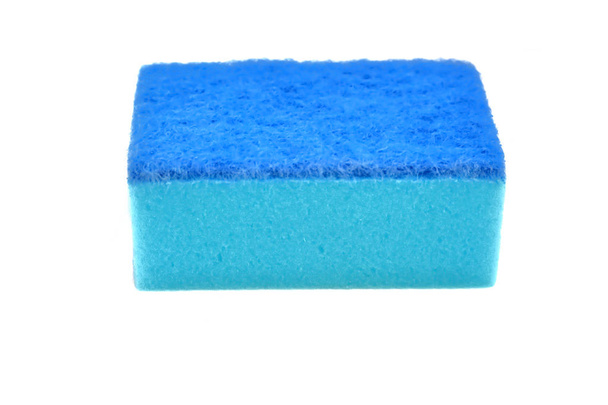 esponjas para lavar los platos azul y lila aislado en blanco
 - Foto, Imagen